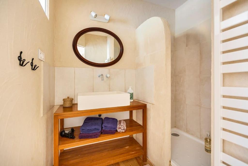 Chambre Double Cosy - Gite De La Louve Fougax-et-Barrineuf Exterior foto